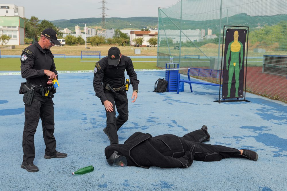 Predstavenie novej generácie elektrických paralyzátorov TASER 10