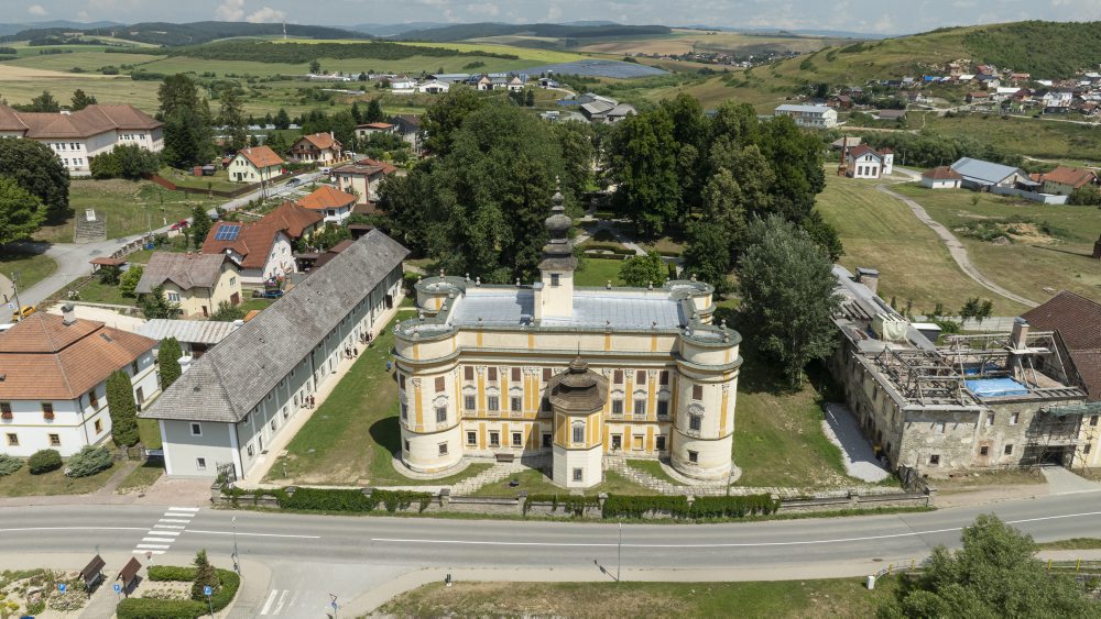 Kaštieľ a letohrádok Dardanely v Markušovciach