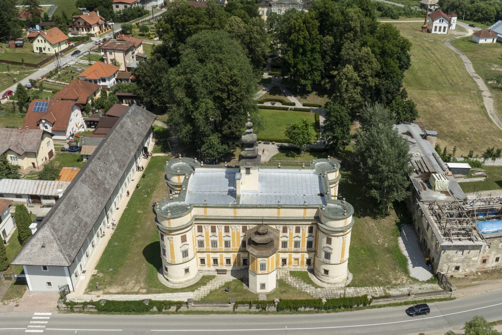 Kaštieľ a letohrádok Dardanely v Markušovciach