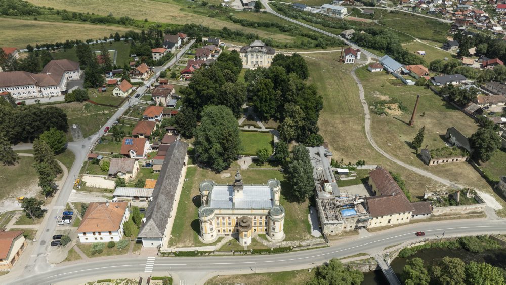 Kaštieľ a letohrádok Dardanely v Markušovciach