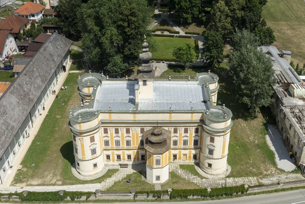 Kaštieľ a letohrádok Dardanely v Markušovciach