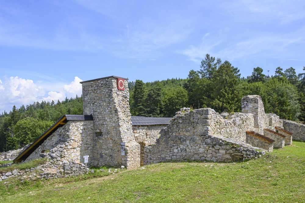 Práce na revitalizácii Kláštoriska v Slovenskom raji pokračujú