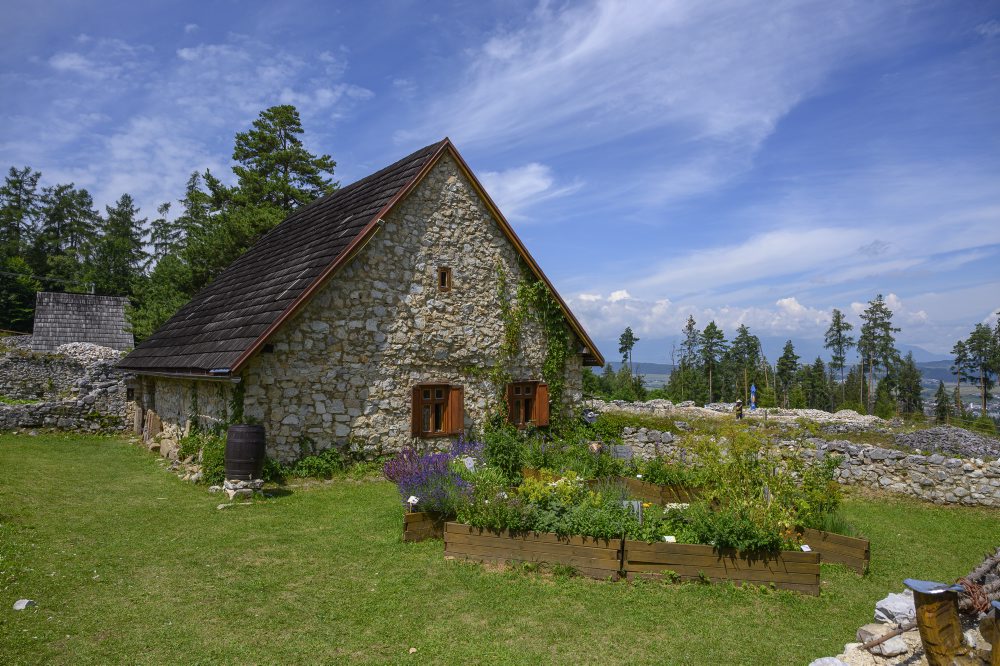 Práce na revitalizácii Kláštoriska v Slovenskom raji pokračujú