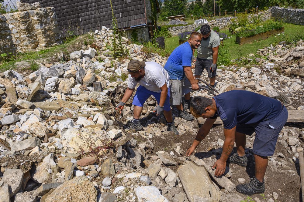 Práce na revitalizácii Kláštoriska v Slovenskom raji pokračujú