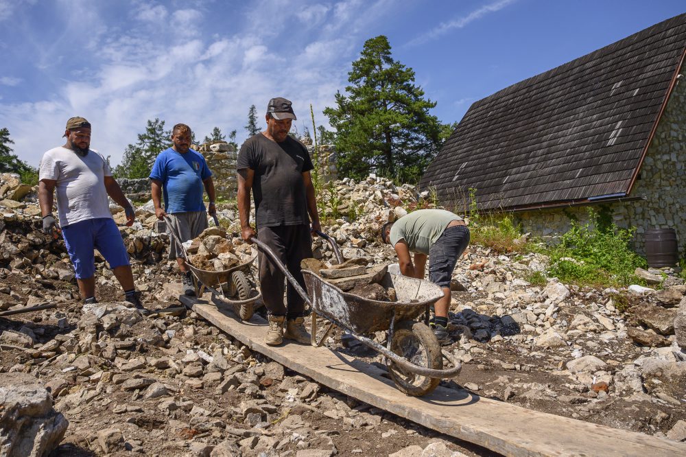 Práce na revitalizácii Kláštoriska v Slovenskom raji pokračujú