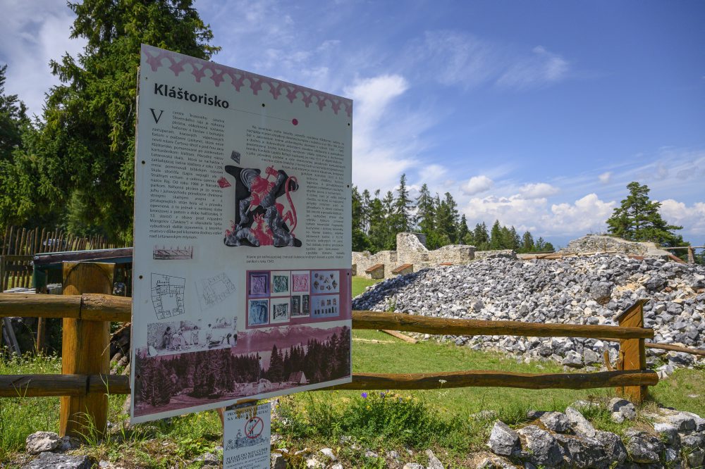 Práce na revitalizácii Kláštoriska v Slovenskom raji pokračujú