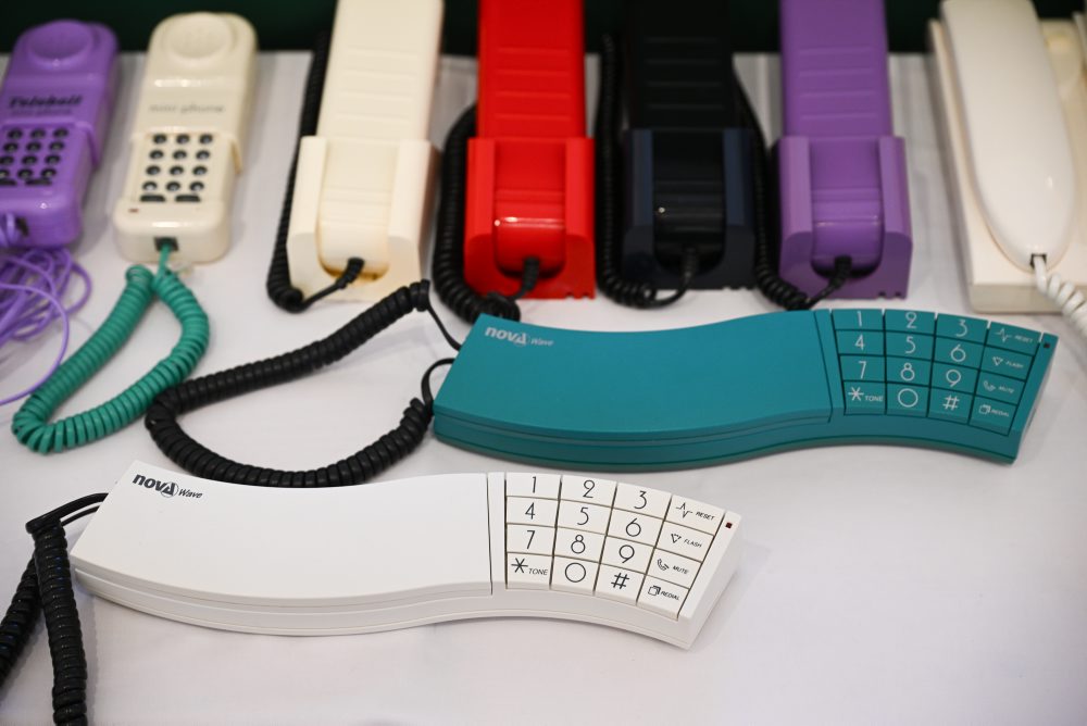 Výstava najväčšej zbierky pevných telefónov na Holíčškom zámku