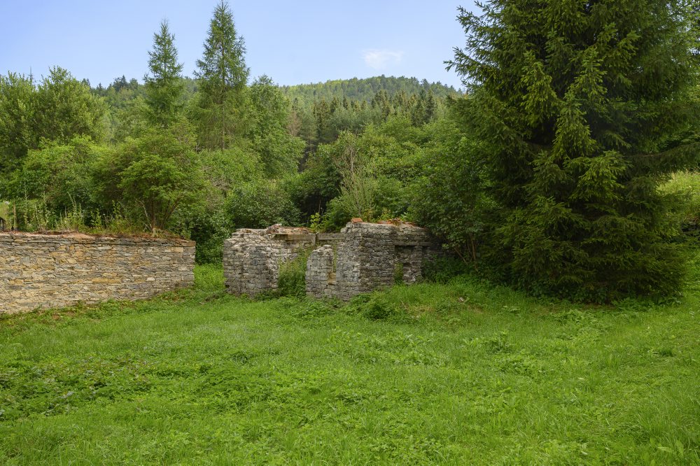 Ruiny valcovne plechu a torza vysokej pece v obci Valkovňa