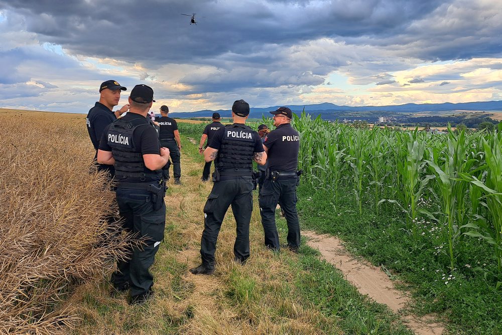 Polícia pátra po trojročnom chlapcovi, stratil sa v kukuričnom poli pri obci Huncovce