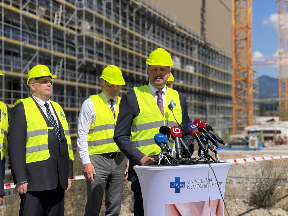 Premiér: Nemocnica v Martine by mohla prijímať pacientov v roku 2028 alebo 2029