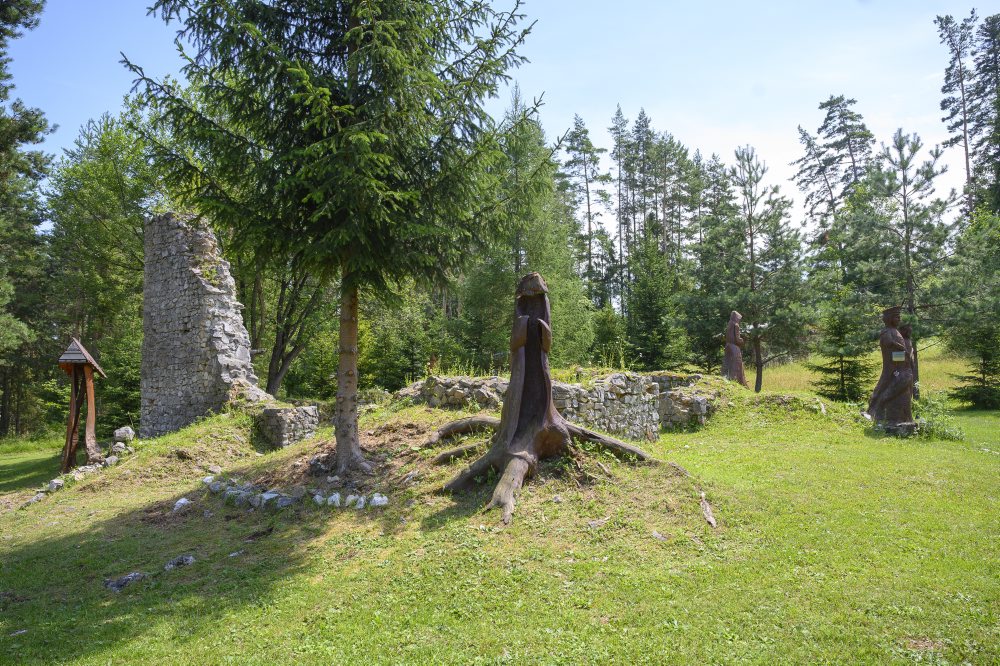 Symbolický cintorín na obete hôr v Slovenskom raji 
