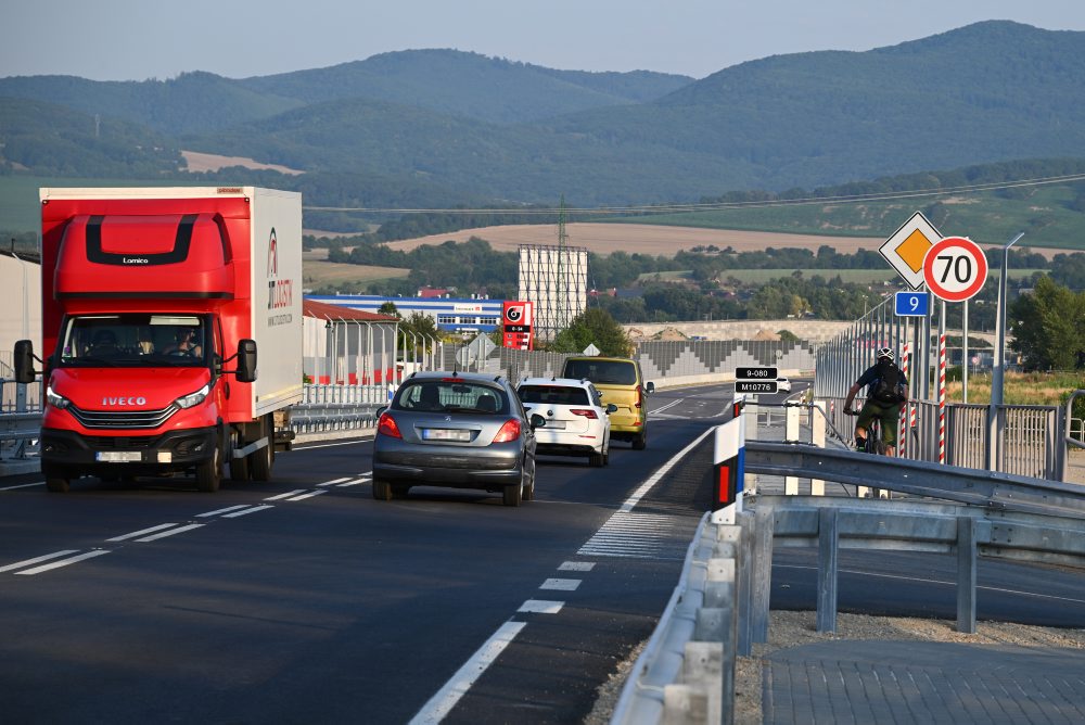 DOPRAVA: Zrekonštruovaný úsek cesty I/9 Chocholná – Mníchova Lehota
