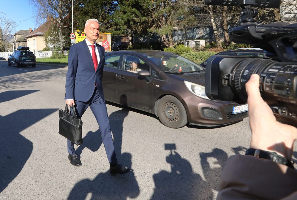 Vypočúvanie poslanca NRSR Jána F. v Banskej Bystrici