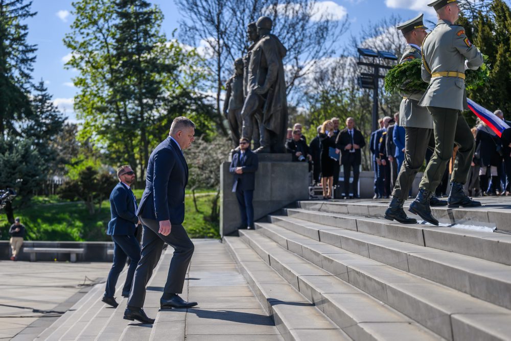 Pietny akt kladenia vencov pri príležitosti 81. výročia oslobodenia hlavného mesta SR Bratislavy