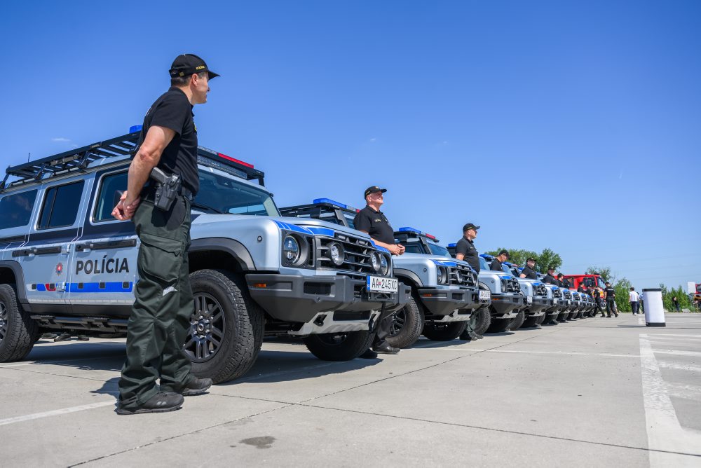 Príslušníkom Policajného zboru a Hasičského a záchranného zboru odovzdajú novú špecializovanú techniku 