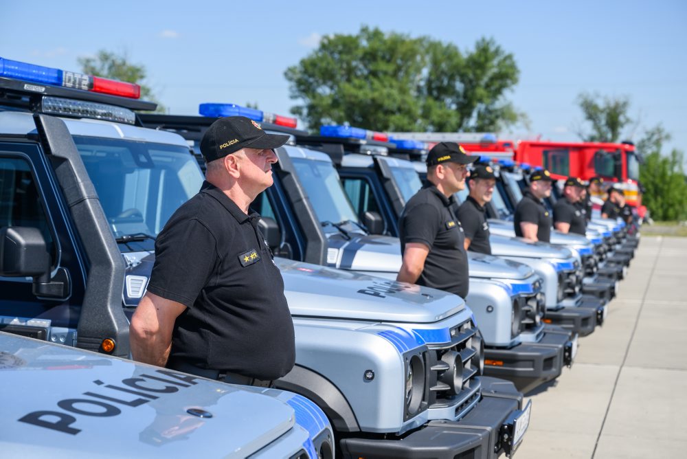 Príslušníkom Policajného zboru a Hasičského a záchranného zboru odovzdajú novú špecializovanú techniku 