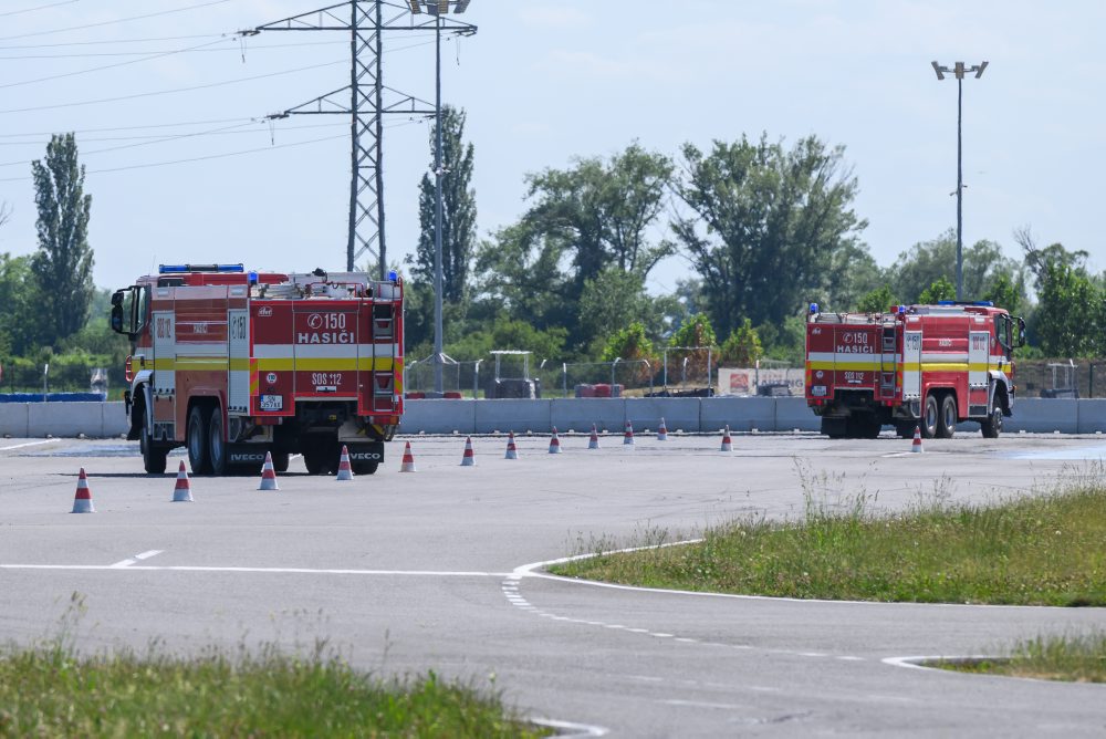 Príslušníkom Policajného zboru a Hasičského a záchranného zboru odovzdajú novú špecializovanú techniku 