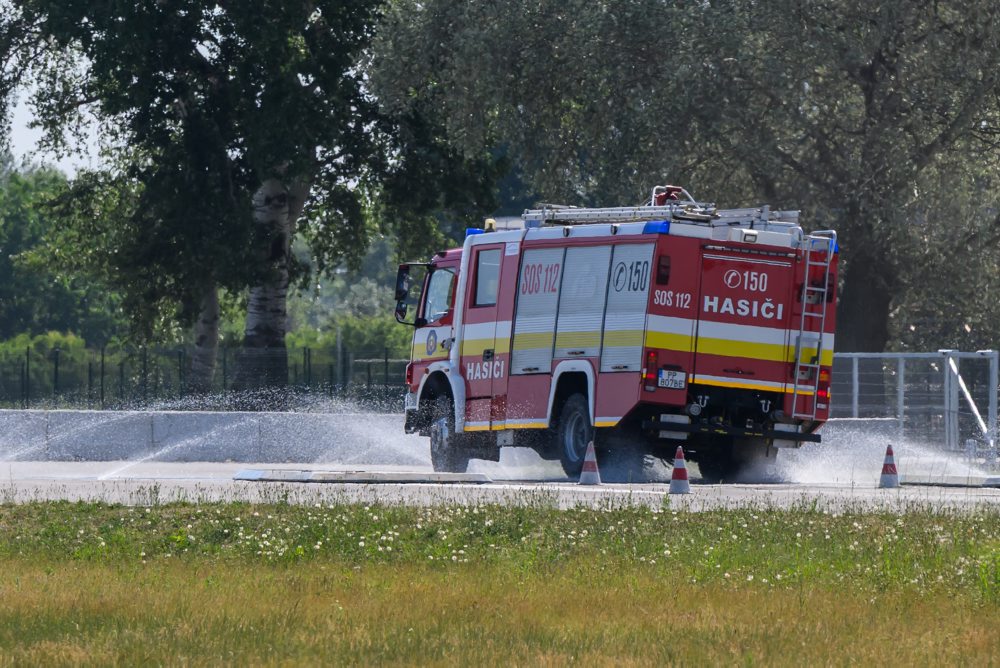 Príslušníkom Policajného zboru a Hasičského a záchranného zboru odovzdajú novú špecializovanú techniku 