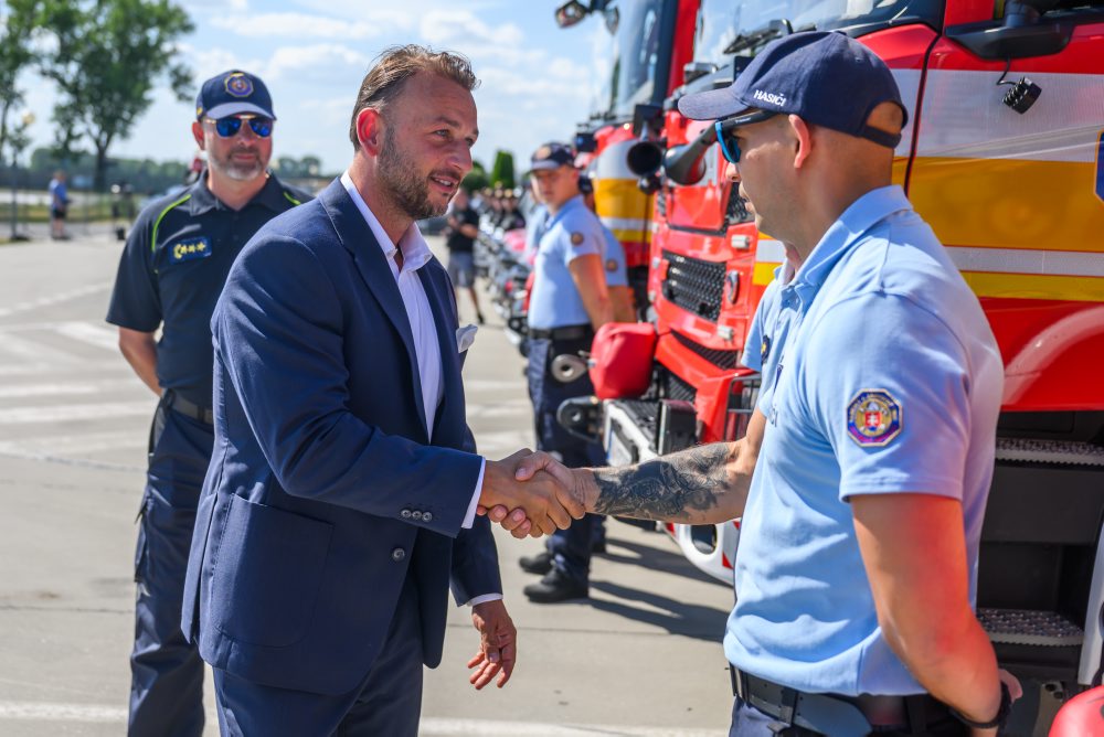 Príslušníkom Policajného zboru a Hasičského a záchranného zboru odovzdajú novú špecializovanú techniku 