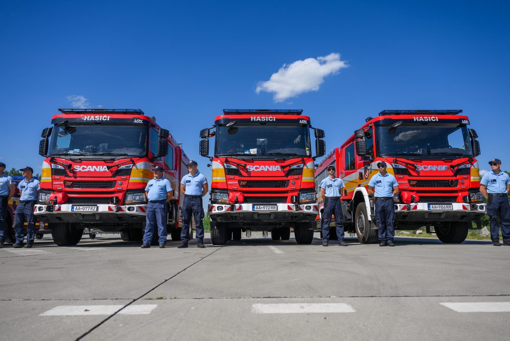 Príslušníkom Policajného zboru a Hasičského a záchranného zboru odovzdajú novú špecializovanú techniku 