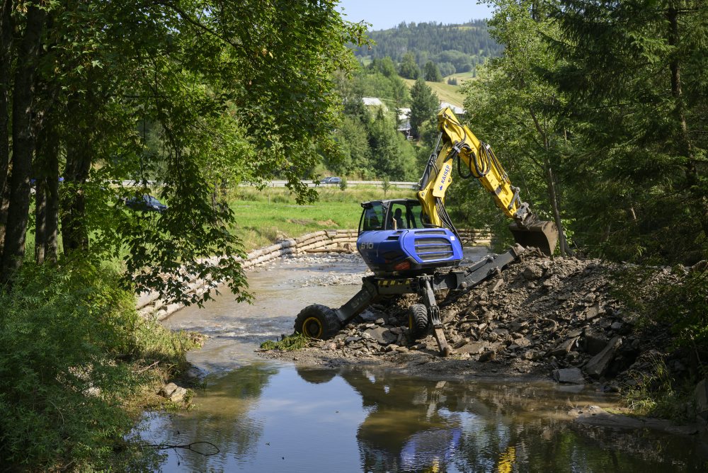 Ždiar: Silná búrka spôsobila škody na prístupovej ceste pod Belianske Tatry