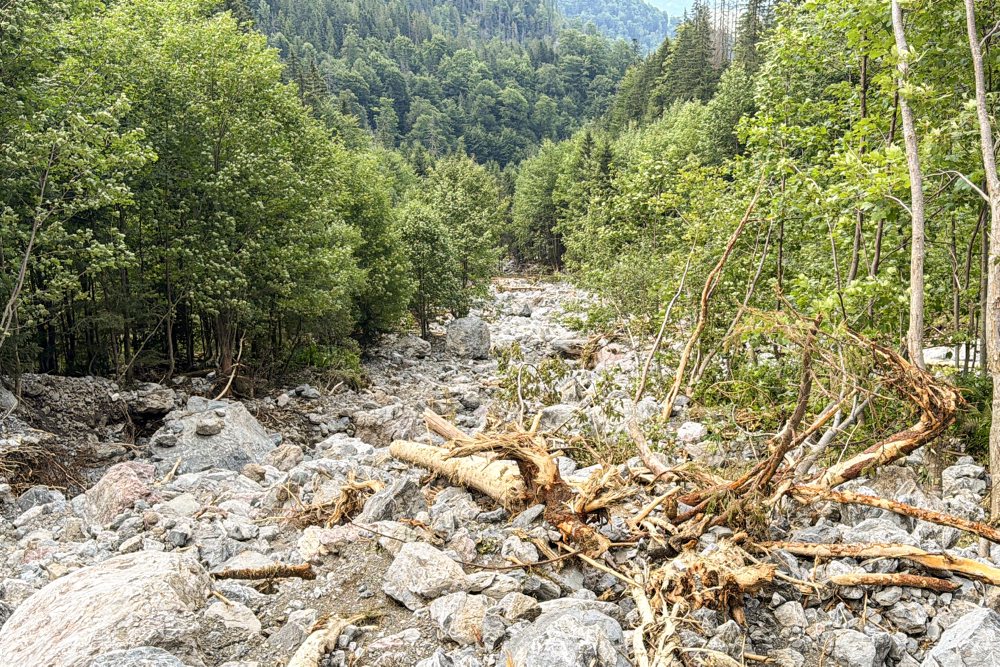 Ždiar: Silná búrka spôsobila škody na prístupovej ceste pod Belianske Tatry