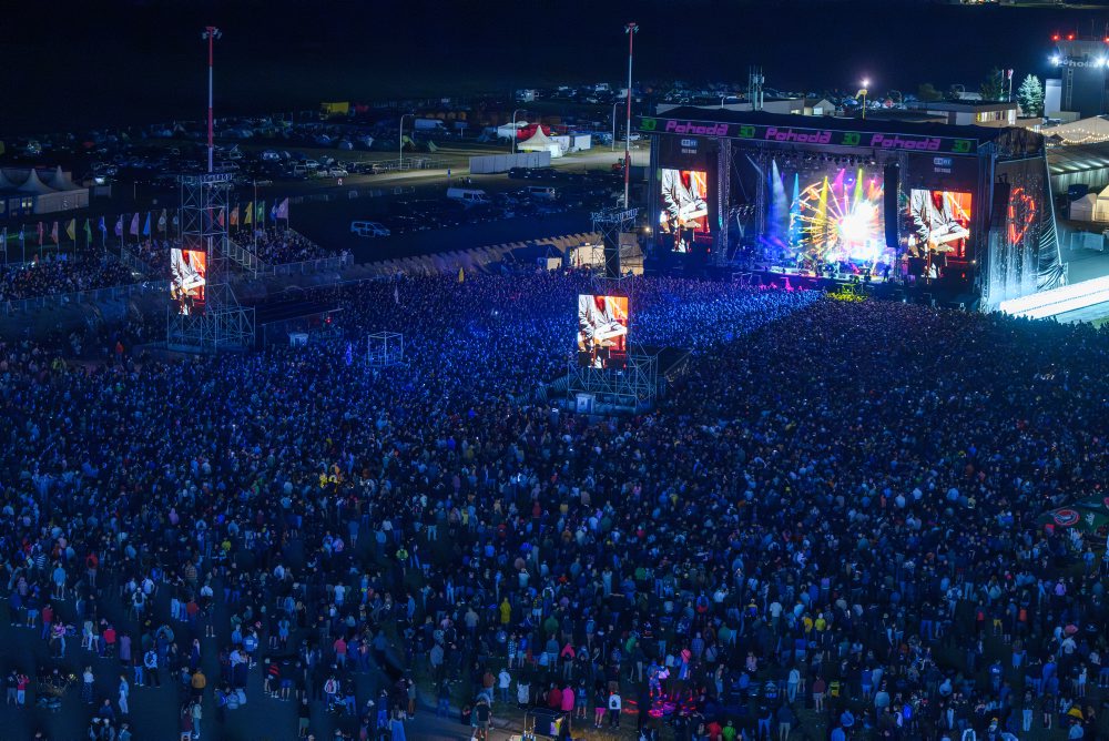 Na trenčianskom letisku sa začal Festival Pohoda 2026, vystúpila skupina The Cure