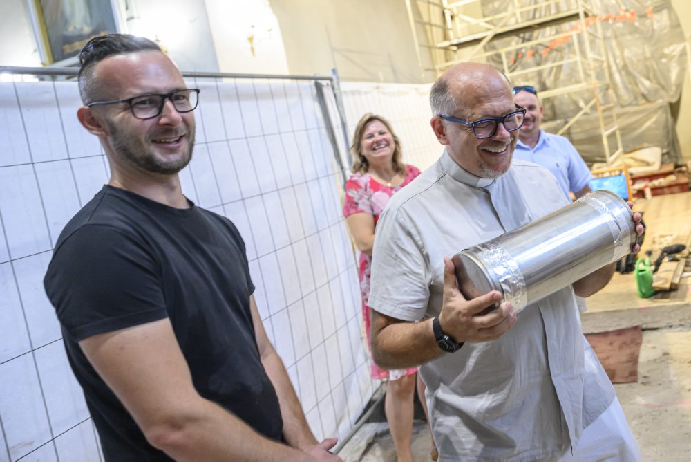 Smižany: Do podlahy kostola umiestnili časovú schránku, prebehol tam výskum