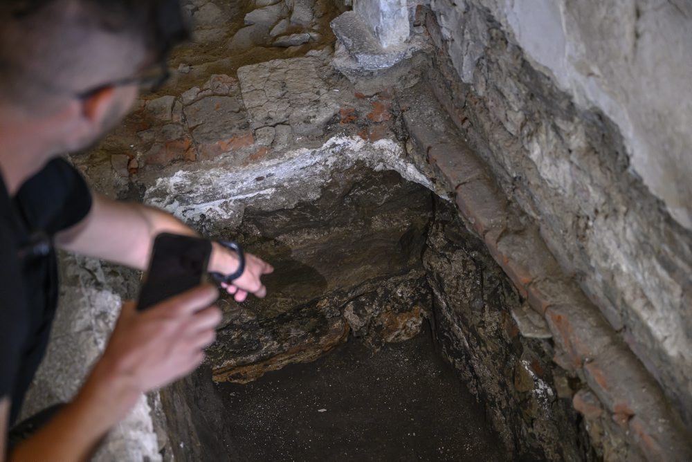 Smižany: Do podlahy kostola umiestnili časovú schránku, prebehol tam výskum