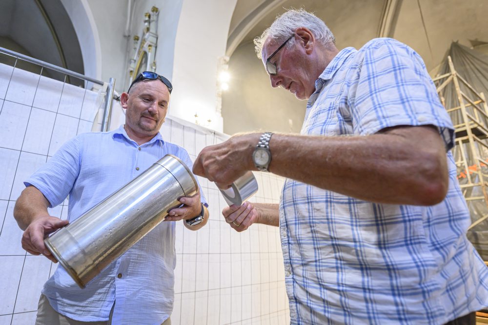 Smižany: Do podlahy kostola umiestnili časovú schránku, prebehol tam výskum