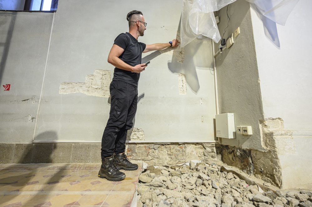 Smižany: Do podlahy kostola umiestnili časovú schránku, prebehol tam výskum