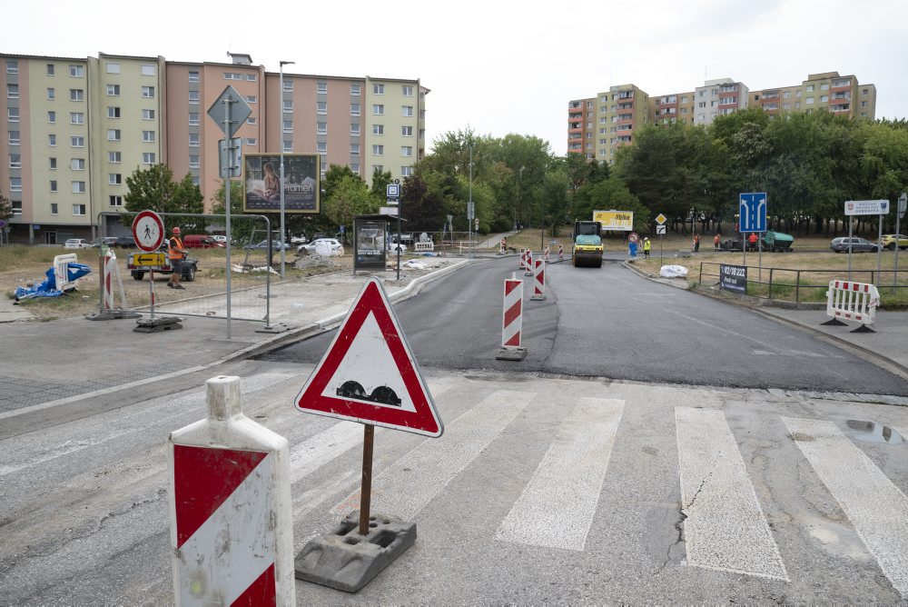 Oprava vozovky a zastávky MHD na Ulici J. Alexyho v Bratislave