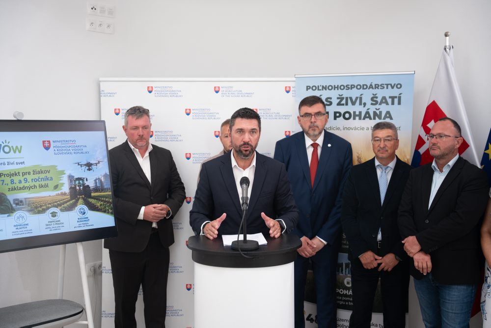 Tlačová konferencia ministra pôdohospodárstva R. Takáča k projektu AGRIWOW