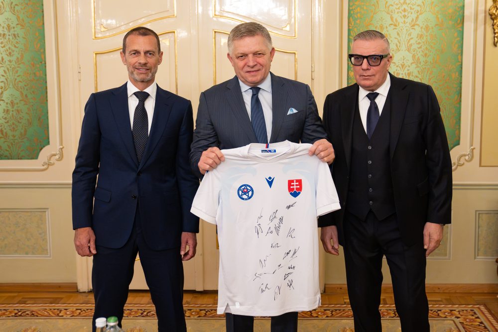 ÚV: Premiér prijal delegáciu UEFA, diskutovali o futbale, spolupráci i rozvoji