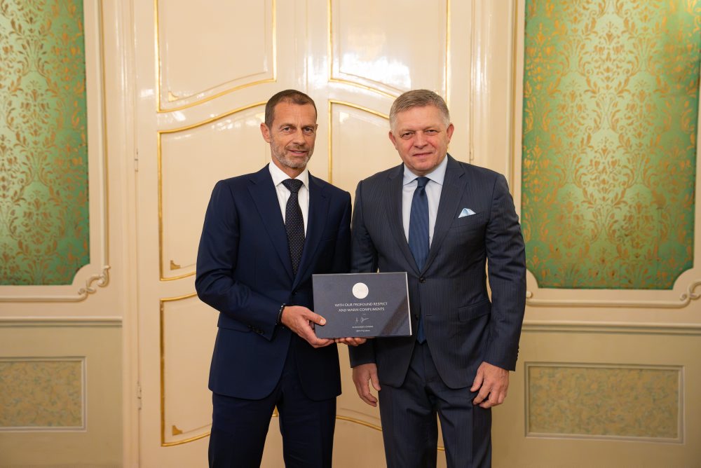 ÚV: Premiér prijal delegáciu UEFA, diskutovali o futbale, spolupráci i rozvoji