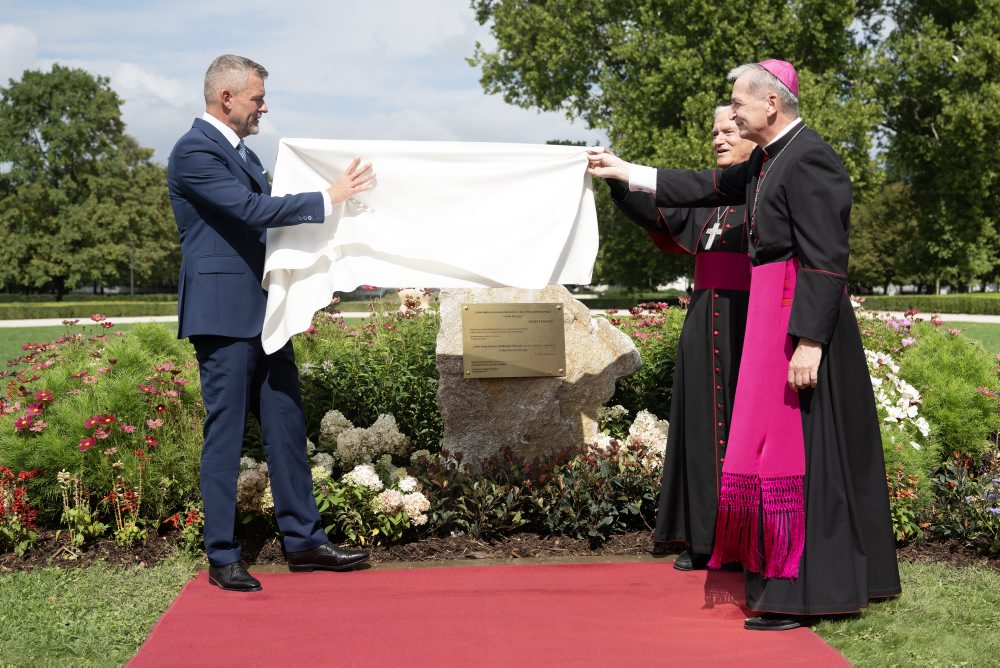 Odhalenie a požehnanie pamätnej tabule pri príležitosti piateho výročia návštevy Svätého Otca Františka v SR