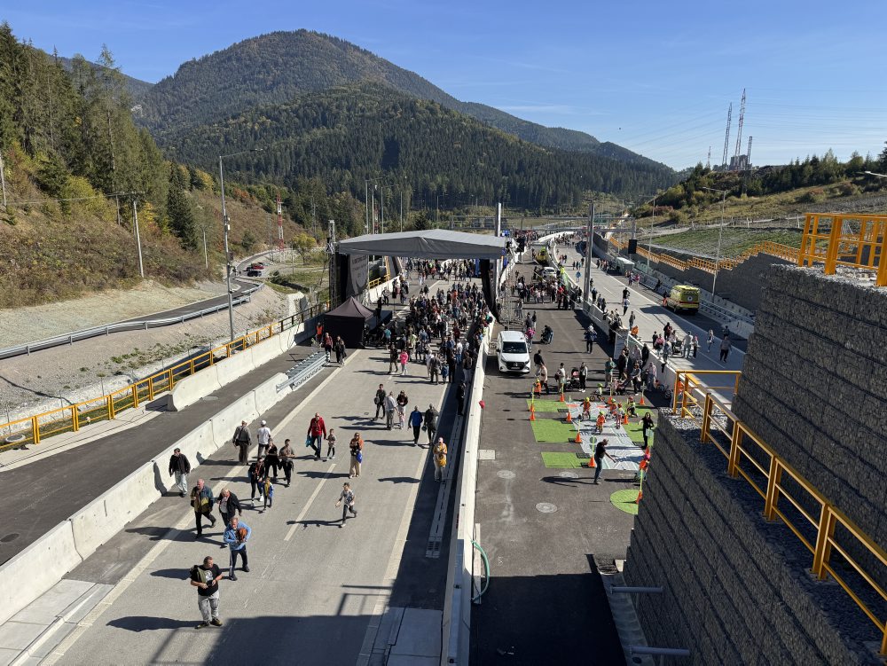 NDS čiastočne sprístupnila verejnosti tunel Čebrať a časť nového úseku D1