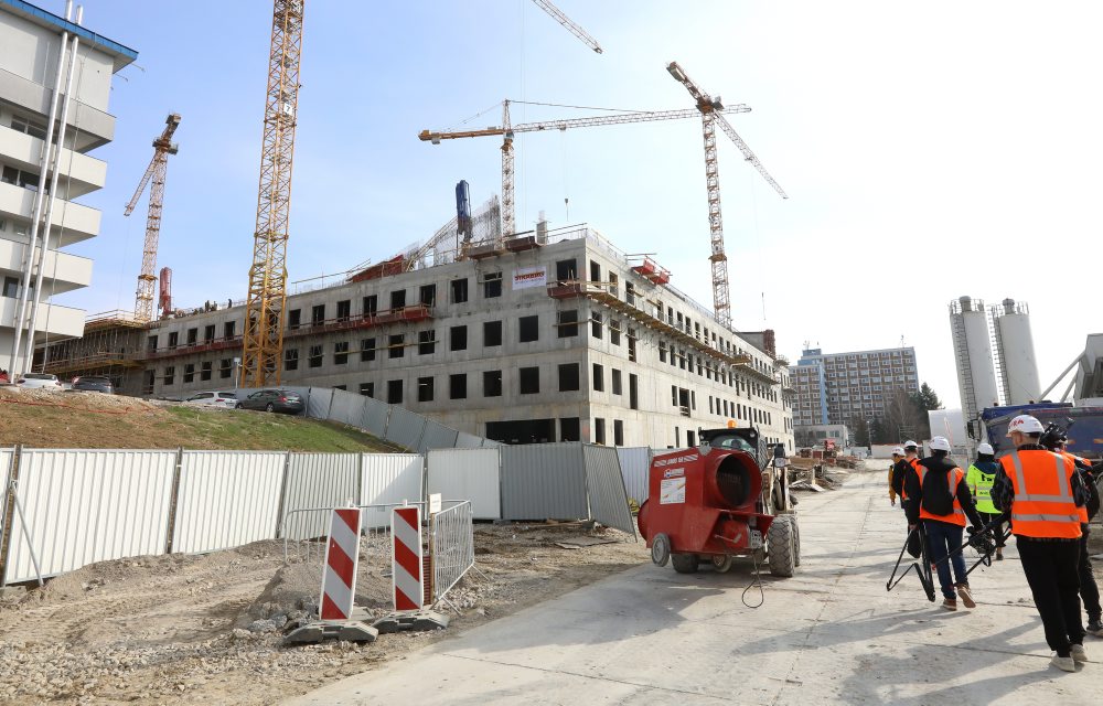B. Bystrica: Výstavba novej nemocnice pokračuje tempom jedno poschodie za 20 dní