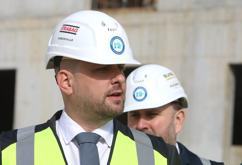 B. Bystrica: Výstavba novej nemocnice pokračuje tempom jedno poschodie za 20 dní