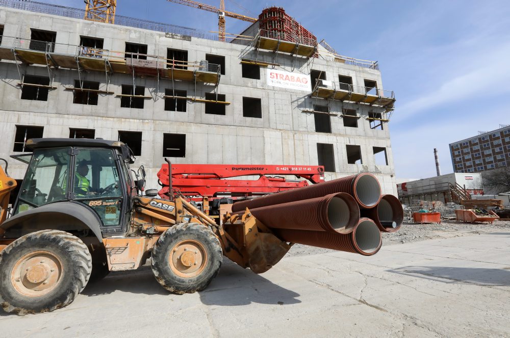 B. Bystrica: Výstavba novej nemocnice pokračuje tempom jedno poschodie za 20 dní