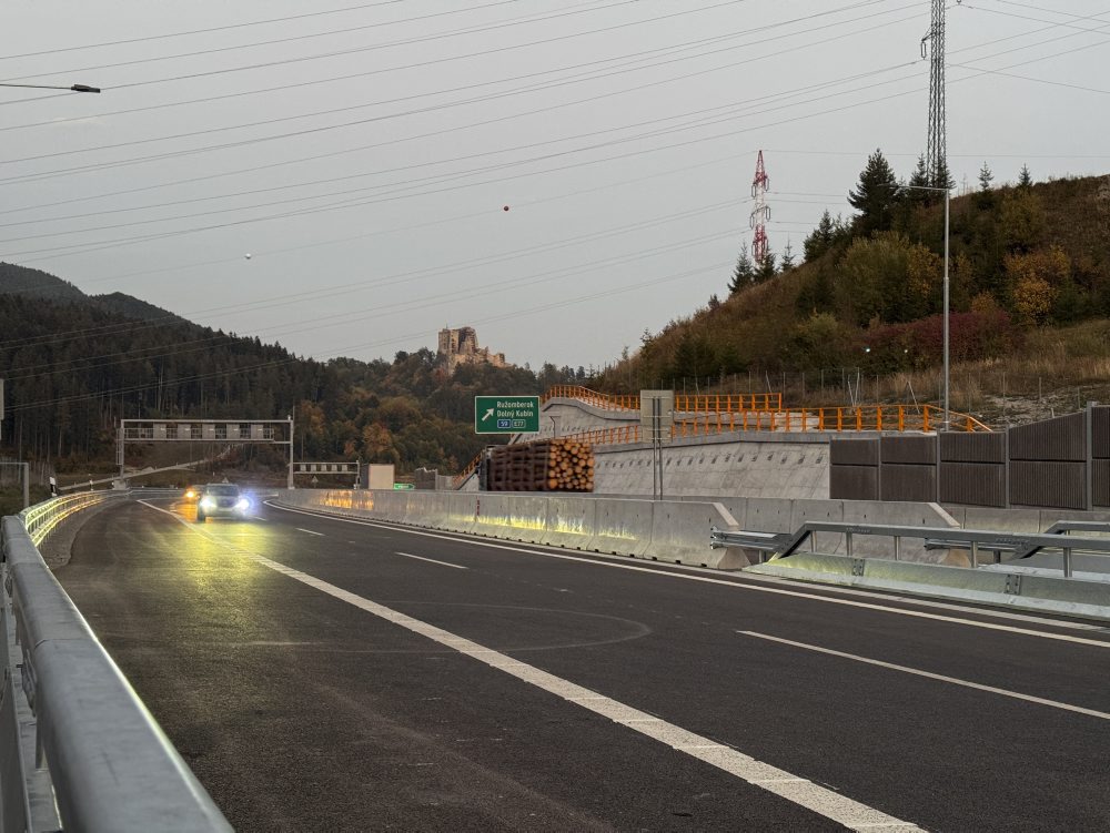 Na Liptove slávnostne otvorili nový úsek diaľnice D1 Hubová - Ivachnová