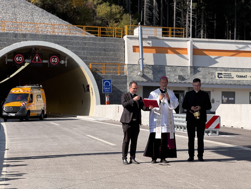 Na Liptove slávnostne otvorili nový úsek diaľnice D1 Hubová - Ivachnová