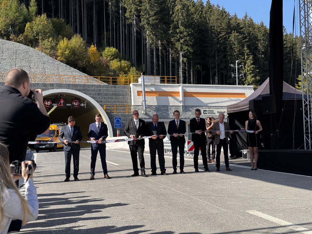Na Liptove slávnostne otvorili nový úsek diaľnice D1 Hubová - Ivachnová