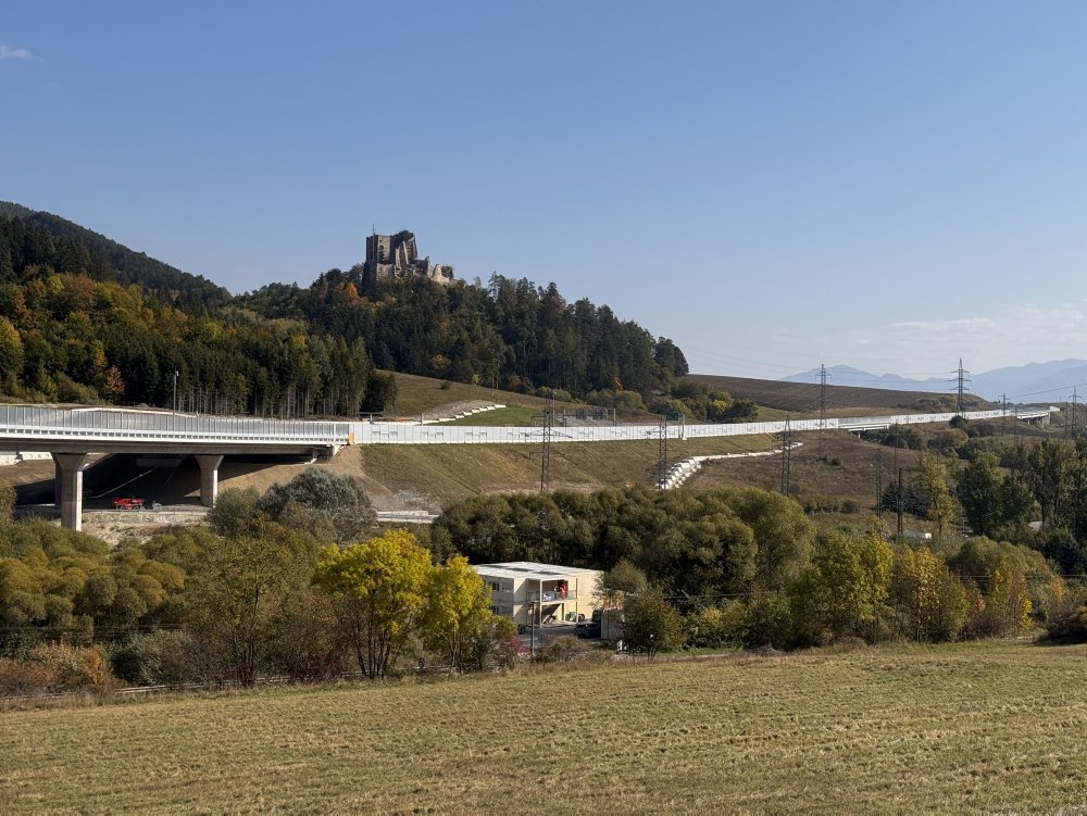 Na Liptove slávnostne otvorili nový úsek diaľnice D1 Hubová - Ivachnová
