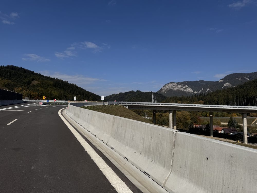 Na Liptove slávnostne otvorili nový úsek diaľnice D1 Hubová - Ivachnová