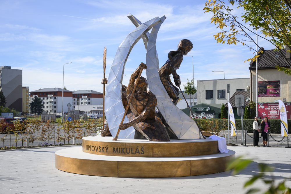 V novom parku v Liptovskom Mikuláši odhalili päťmetrové súsošie olympijských víťazov