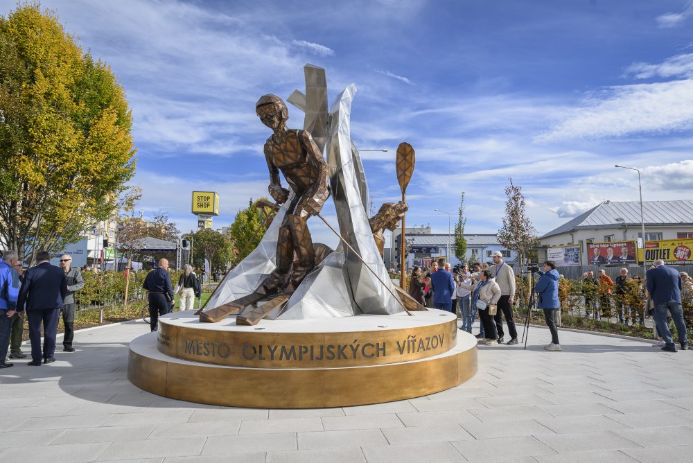 V novom parku v Liptovskom Mikuláši odhalili päťmetrové súsošie olympijských víťazov