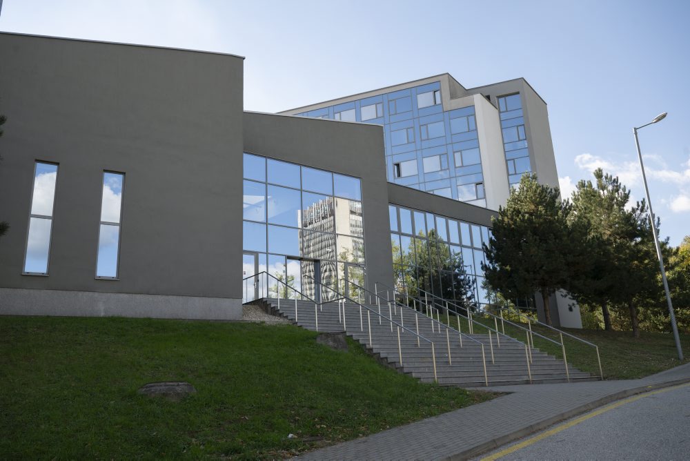 Fakulta informatiky a informačných technológií STU v Bratislave 