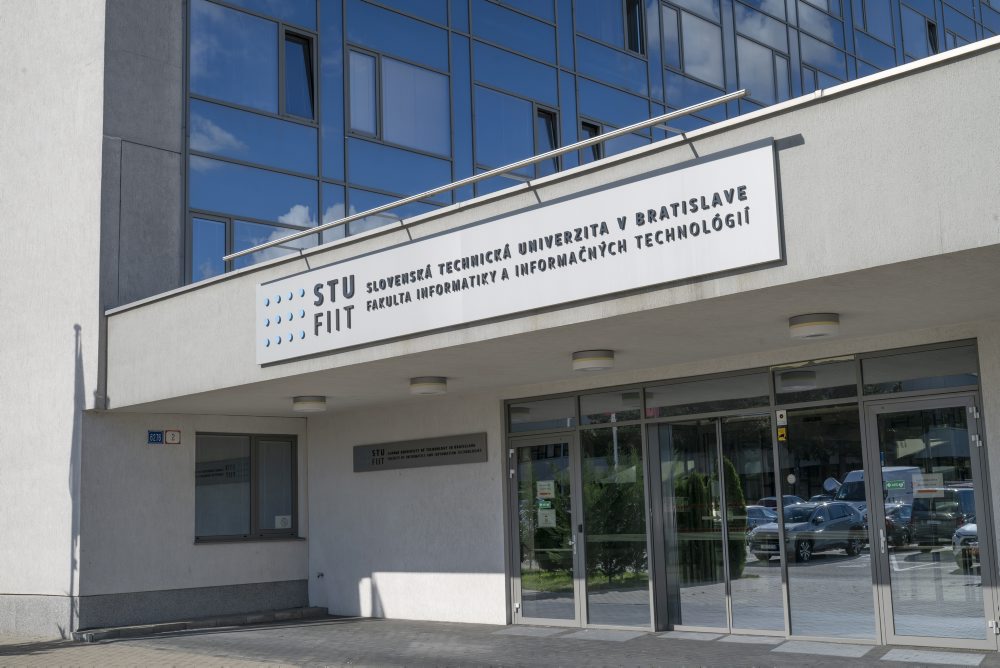 Fakulta informatiky a informačných technológií STU v Bratislave 