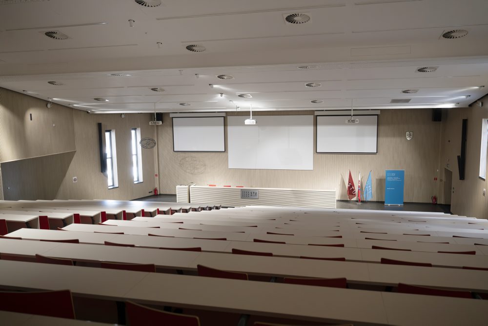 Fakulta informatiky a informačných technológií STU v Bratislave 